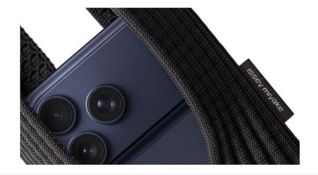 iPhoneアクセサリー iPhone Pocket ISSEY MIYAKE Long Black