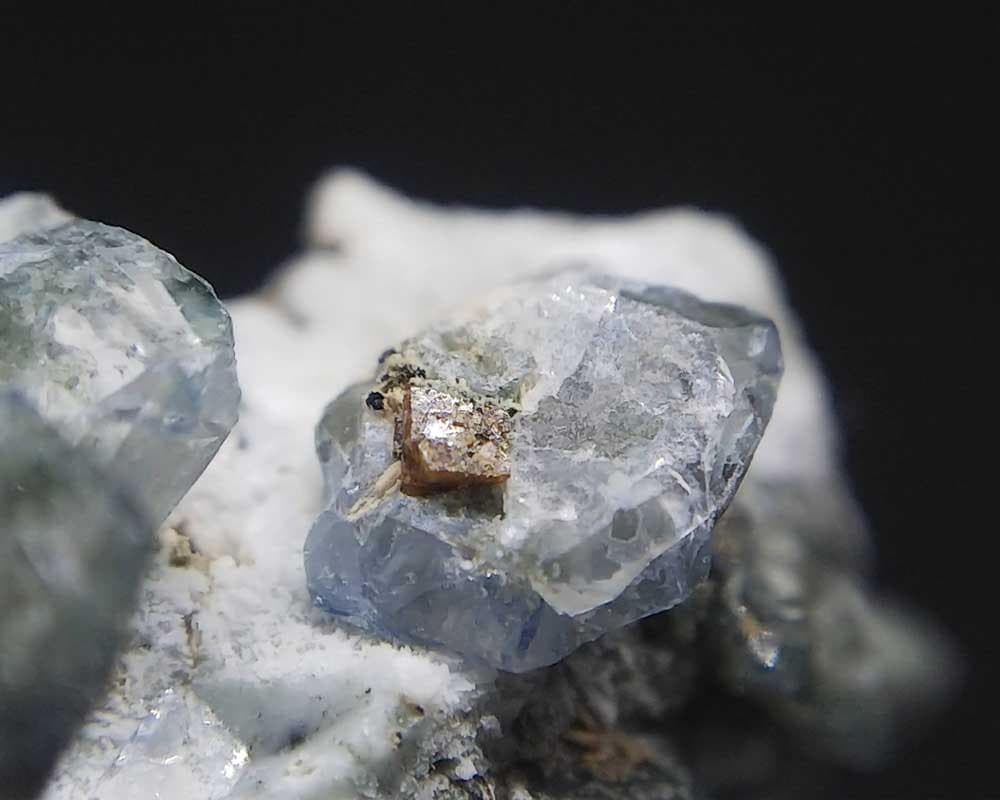 502 ベニトアイト クラスター ジョアキナイト 結晶 原石 母岩付き