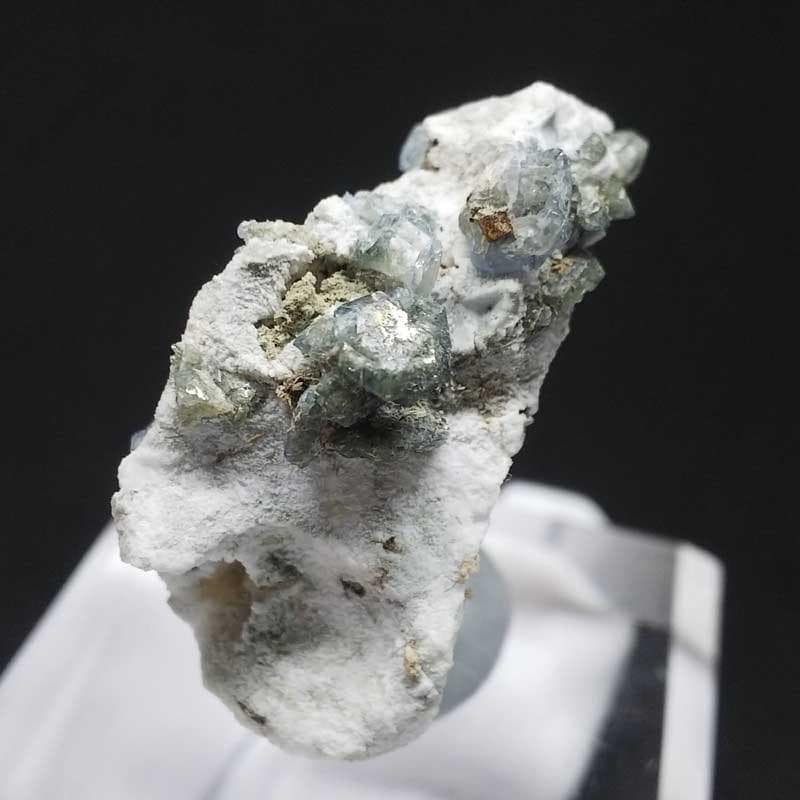 502 ベニトアイト クラスター ジョアキナイト 結晶 原石 母岩付き