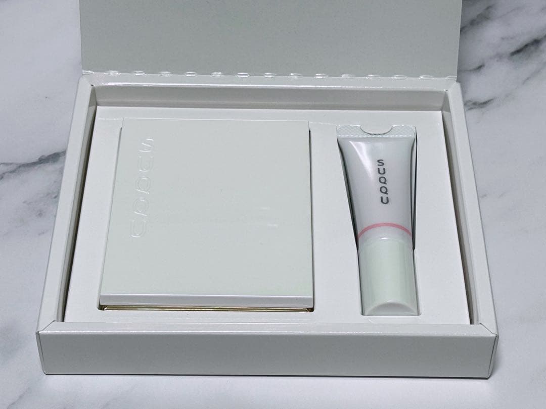 SUQQU メイクアップ キット　光飾 (2025 ホリデー コレクション)