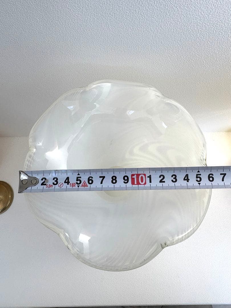 ホワイトガラス製フリルエッジ花瓶　ヴィンテージフラワーベース　vintage