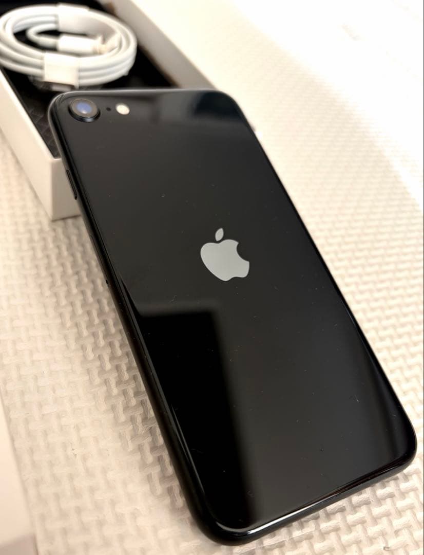 Apple iPhone SE 第3世代　ブラック美品