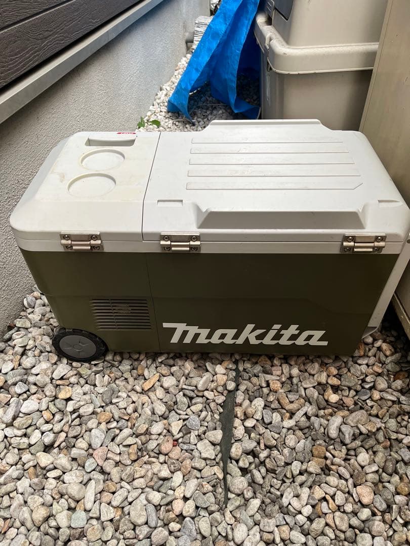 (h) マキタ　充電式保冷温庫　CW001G