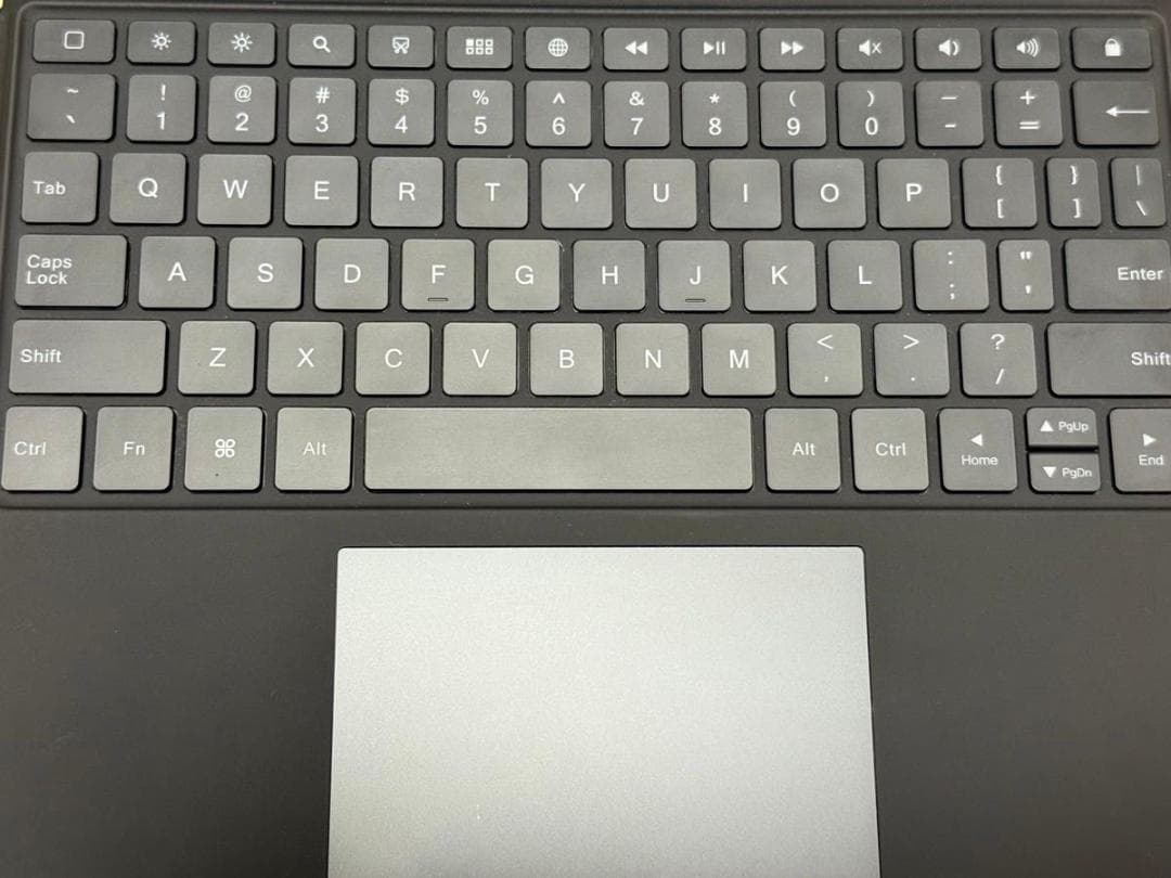 Bigme B1051C（純正カバー・別売キーボード付）