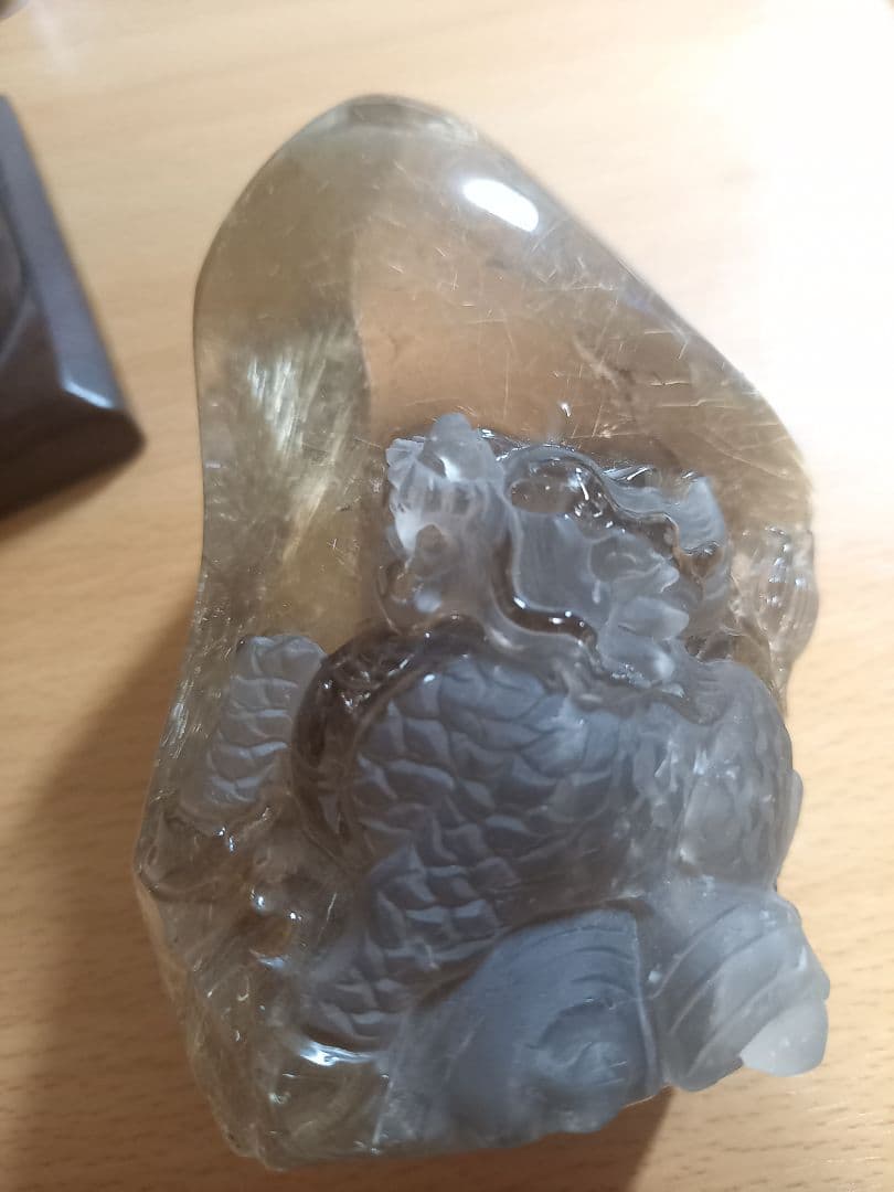ルチルクォーツ　麒麟　彫り物　ルチルクォーツ水晶部分75×95ミリ　早く売り切り