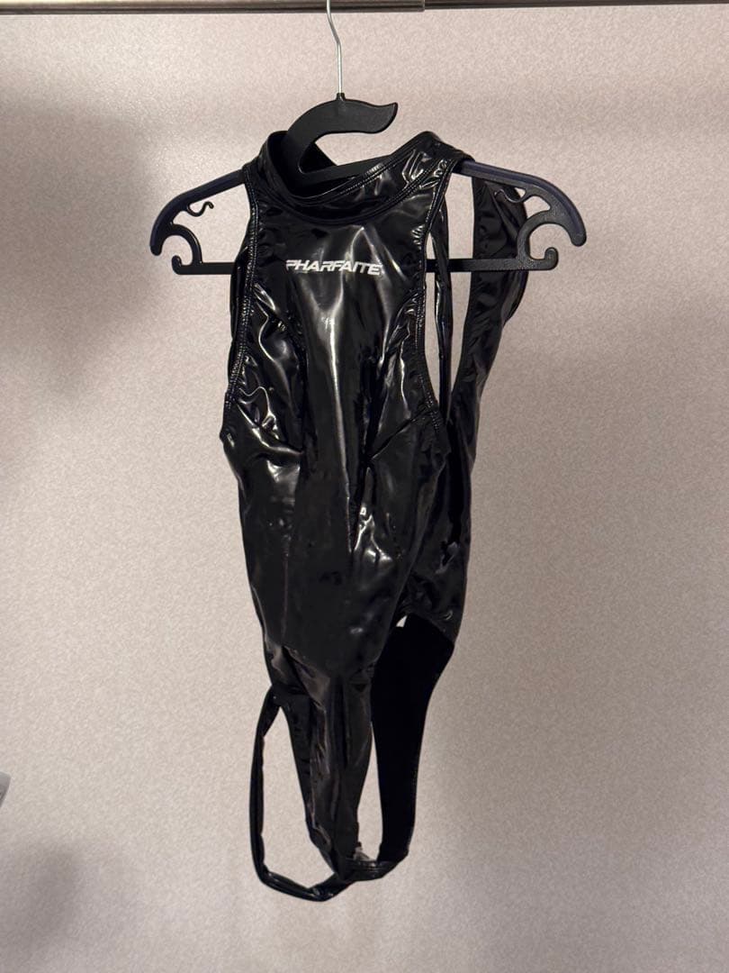 【PHARFAITE】エナメルハイネックバインダーTback / エナメル/M