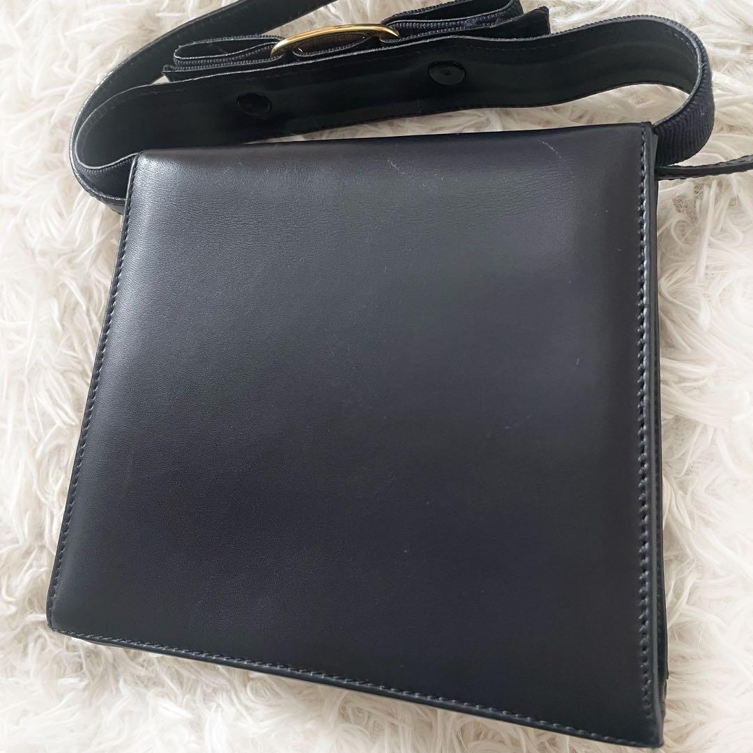 Salvatore Ferragamo ヴァラリボン 2way ショルダーバッグ