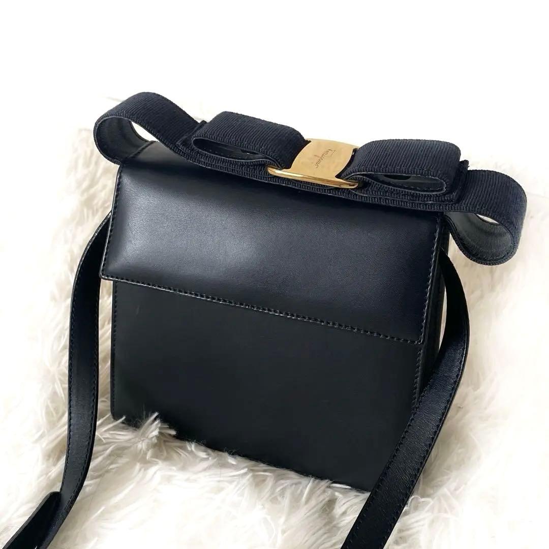 Salvatore Ferragamo ヴァラリボン 2way ショルダーバッグ