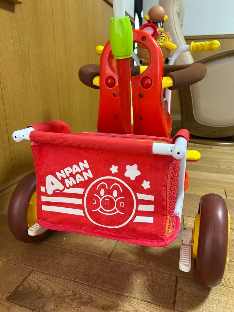 【値下げ・美品】アンパンマン・三輪車
