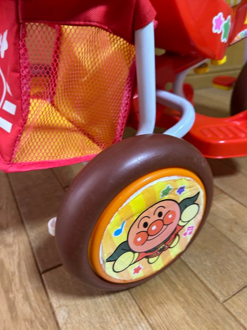 【値下げ・美品】アンパンマン・三輪車