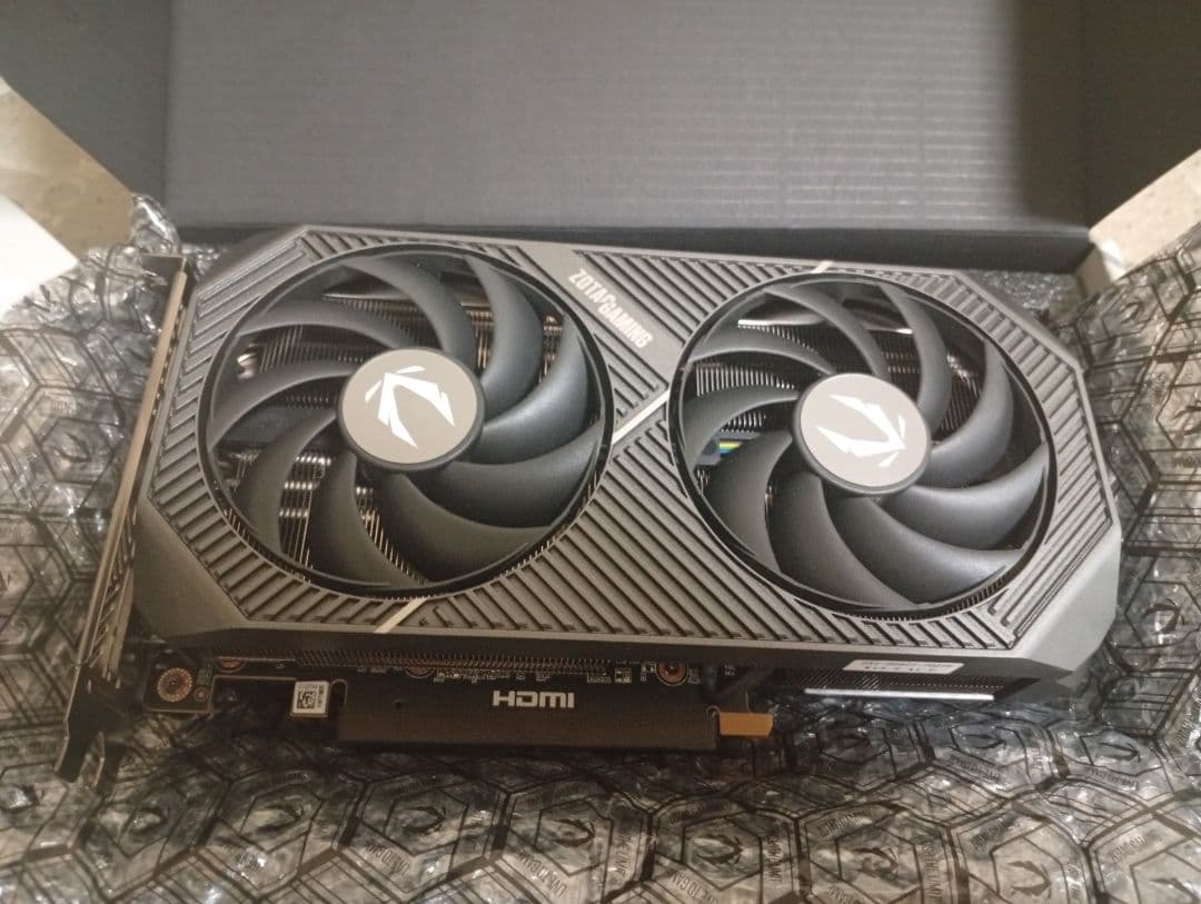 グラフィックボード・グラボ・ビデオカード ZOTAC GeForce RTX 5060 Ti