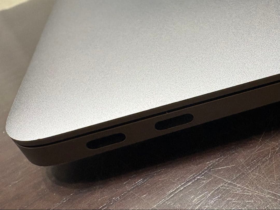 【ジャンク】<MacBookAir2019> 充電中のみ電源ON／動作非常に遅い