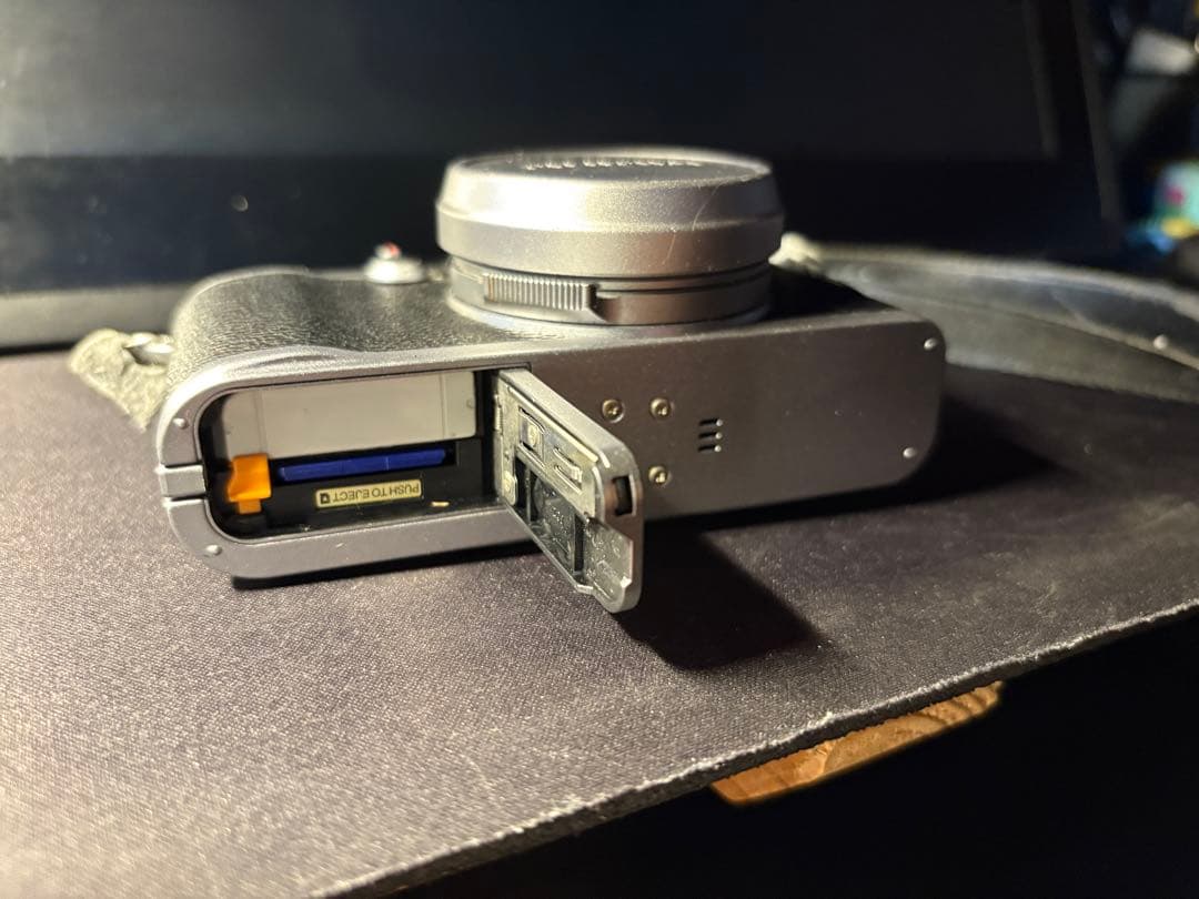 Fujifilm X100 フィルムカメラ