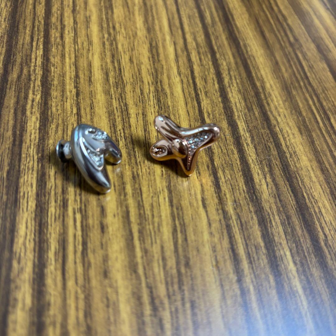 dior ピンバッジ　ブローチ