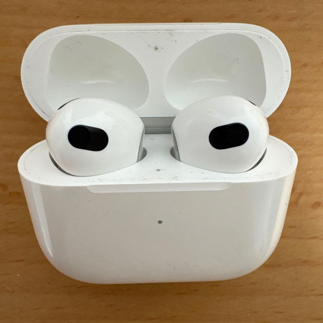 〈Apple〉AirPods（第3世代）