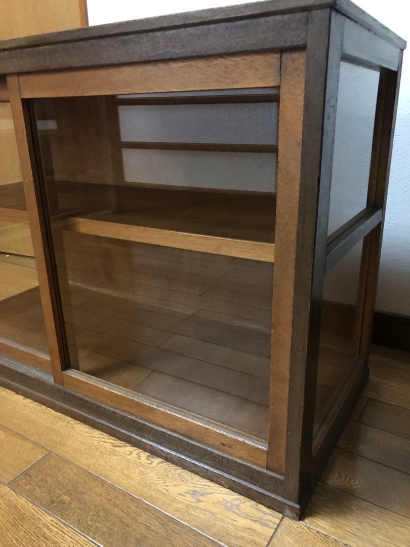 昭和レトロ古家具　ガラス3面仕様　飾り棚　ディスプレイ棚　収納棚