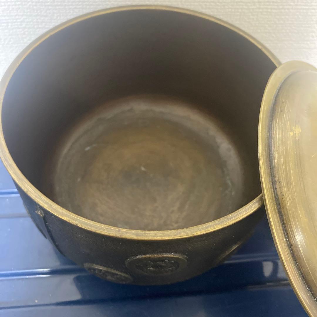 装飾的な金属製香炉