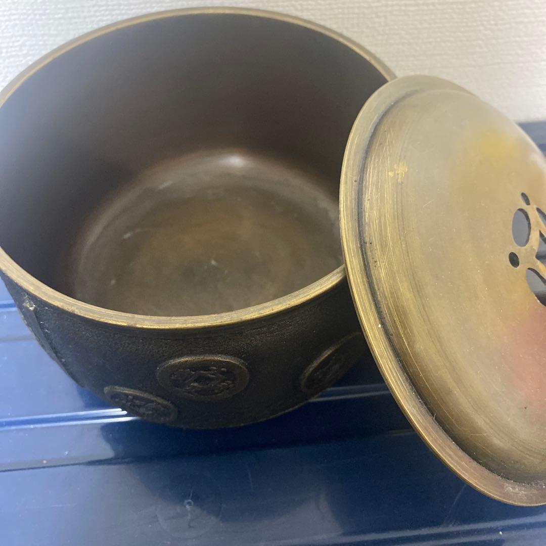 装飾的な金属製香炉