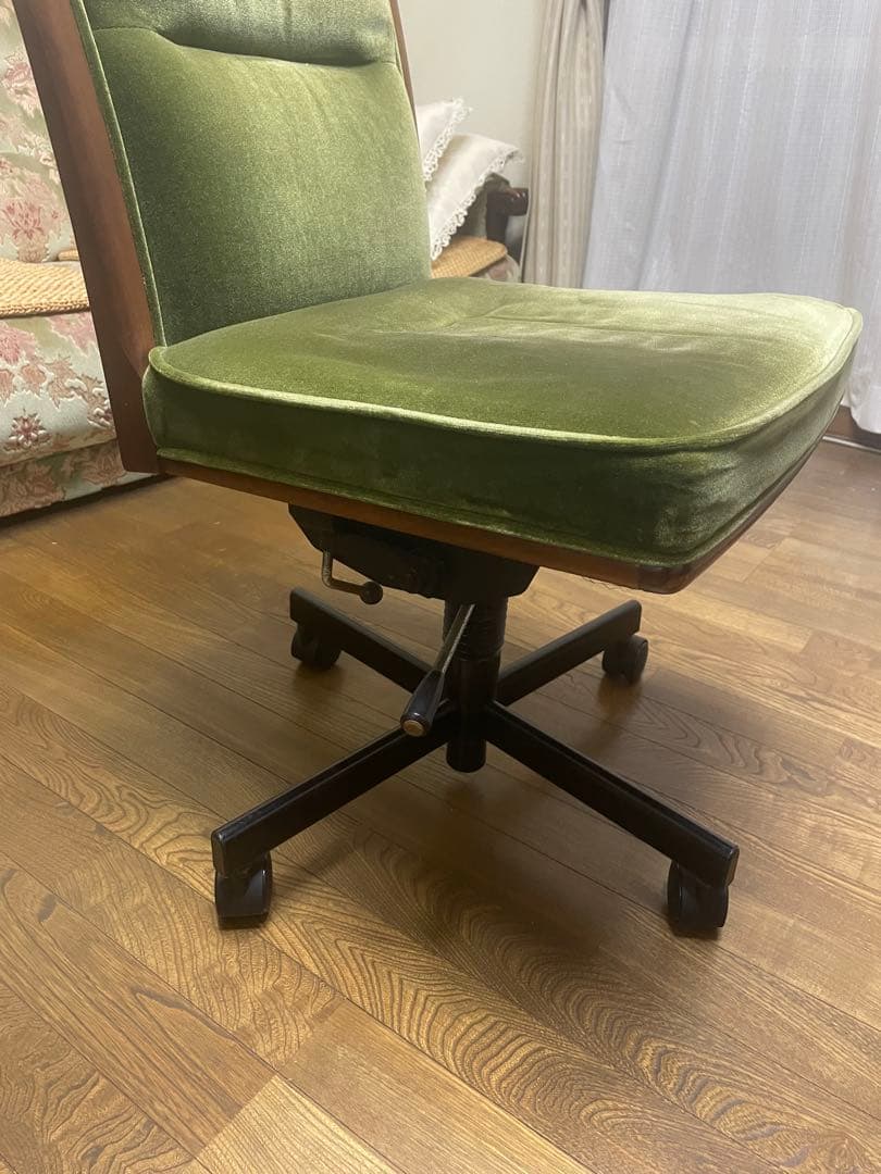 マルニ　ダイニングチェア　回転椅子　アンティーク　緑ソファー