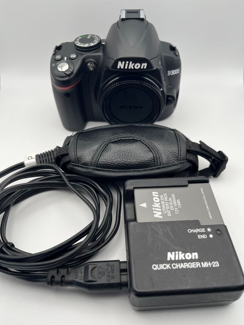 『完動品』Nikon D3000 CCDデジタル一眼レフカメラ 本体