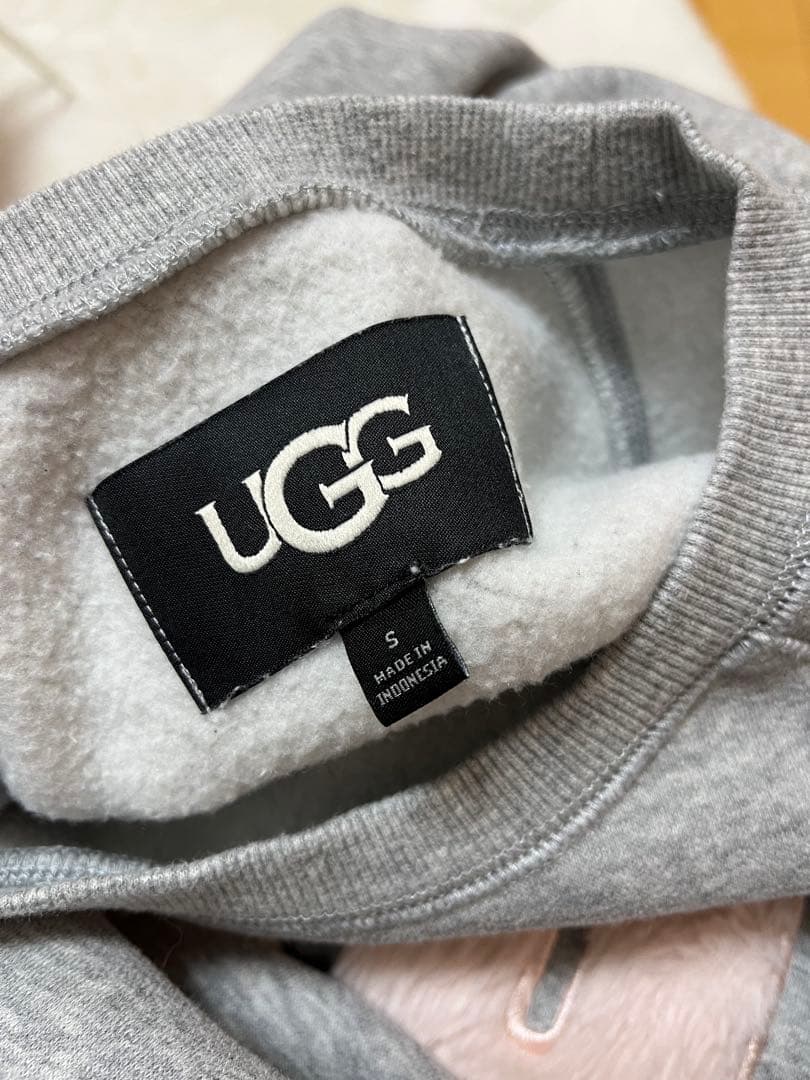 UGG スウェット トレーナー アグ グレー 1123718