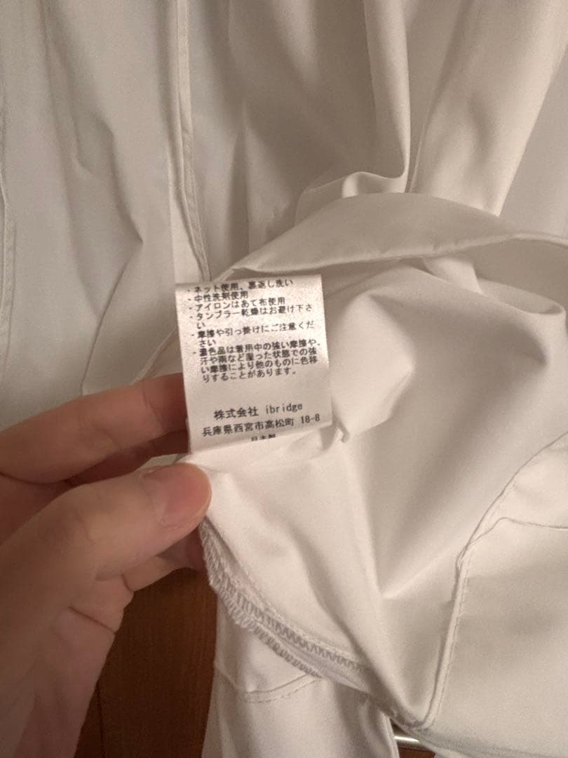 OUR たっぷりギャザーのフレアブラウス　ホワイト