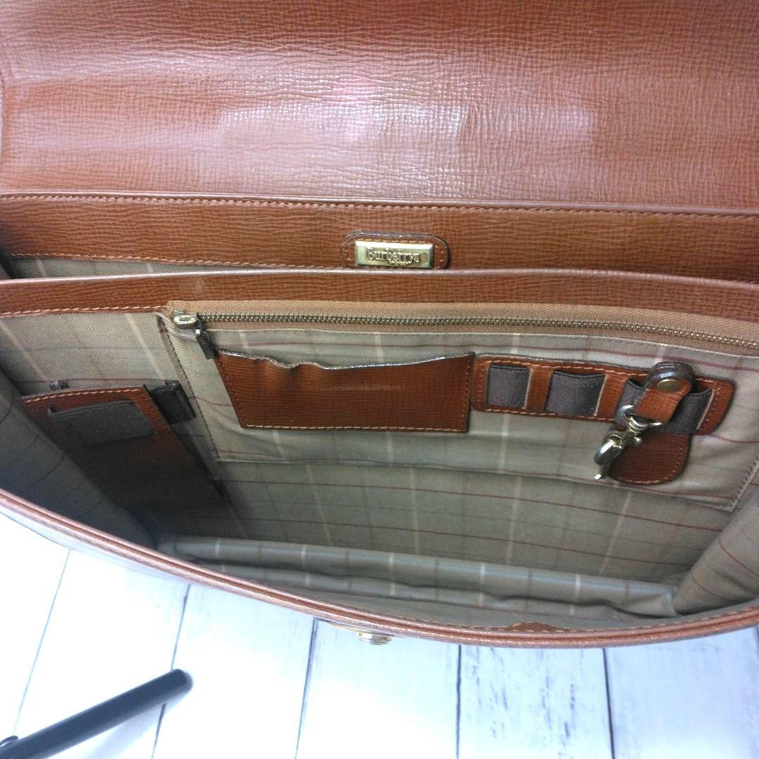Burberrys　ビジネスバッグ　ブリーフケース　A4可　鍵　ゴールド金具