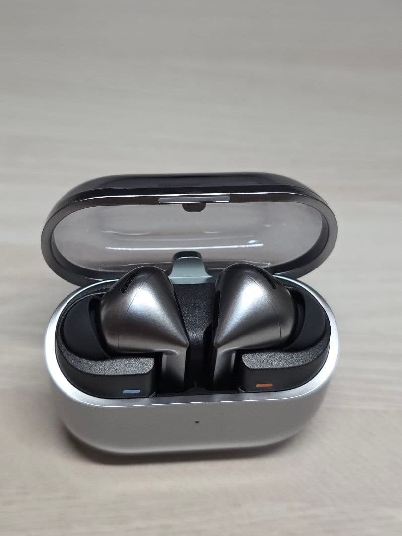 【超美品】Galaxy Buds3 Pro シルバー（並行輸入)純正ケース付き