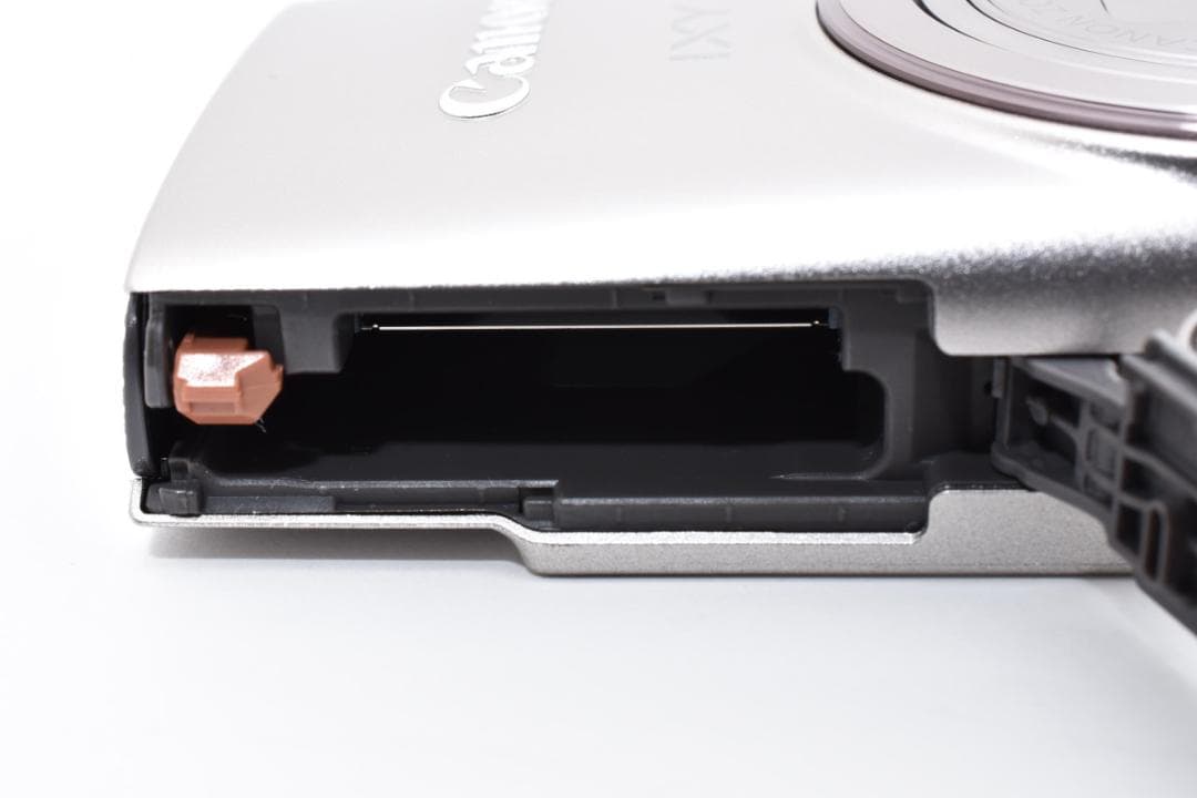 【ほぼ新品 元箱付き】キャノン Canon IXY650