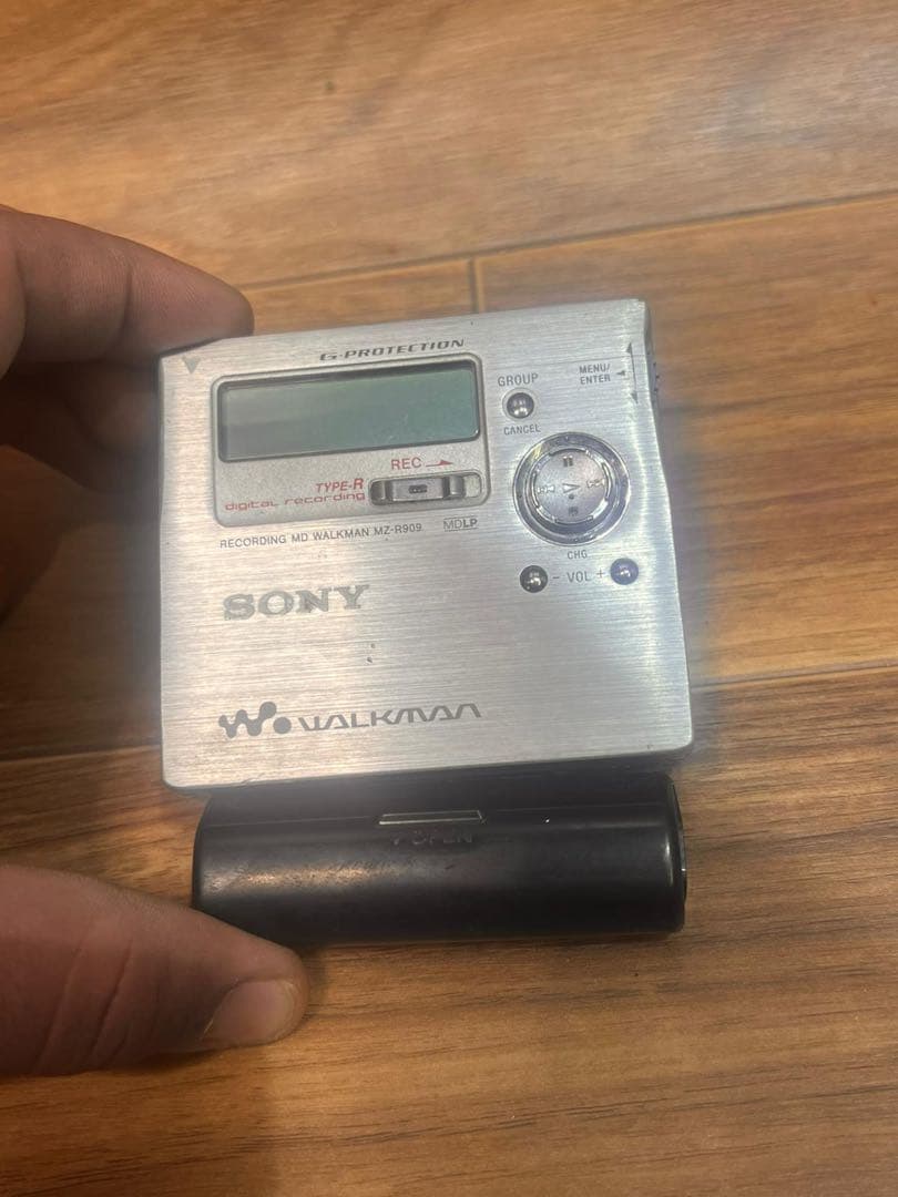 SONY ウォークマン MDプレーヤー MZ-R909 動作未確認 現状渡し