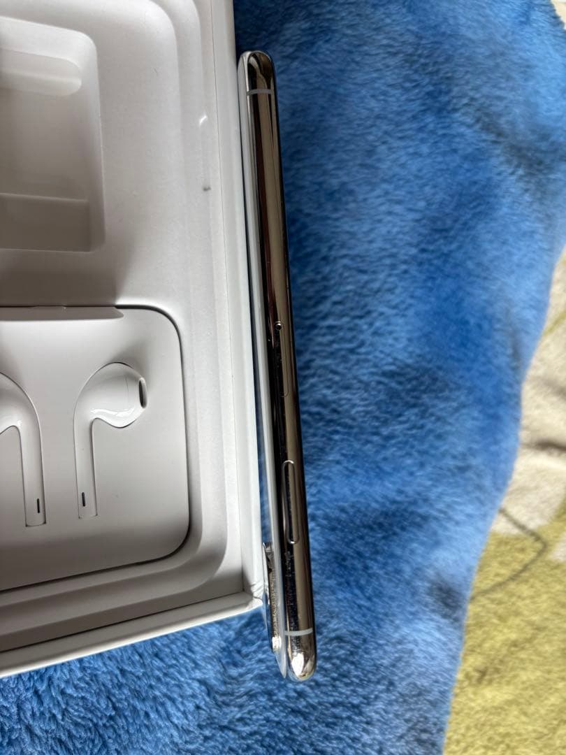 美品　箱、ケース付きiPhoneXS