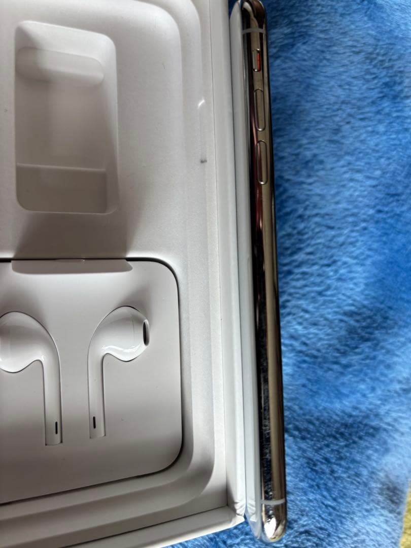 美品　箱、ケース付きiPhoneXS