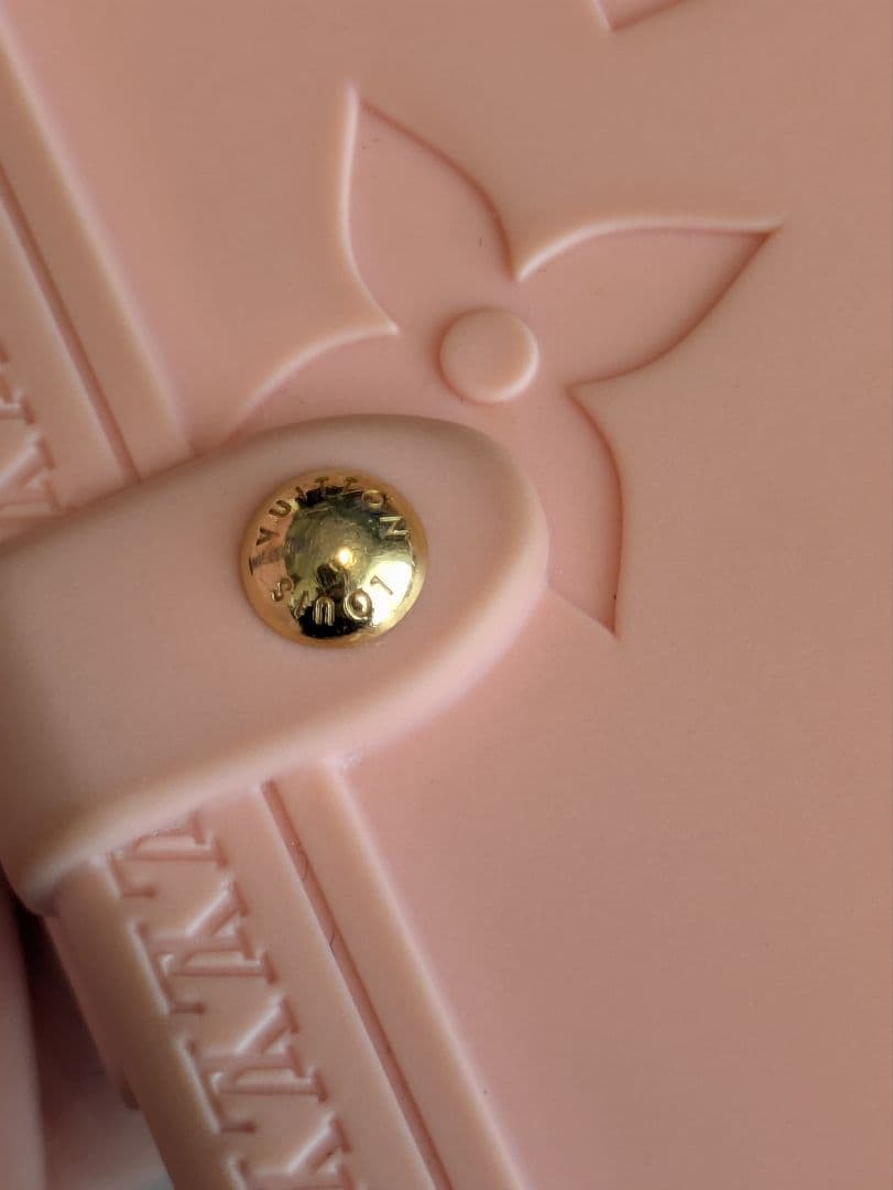 LOUIS VUITTON リトランク iPhone14Pro アイフォンケース