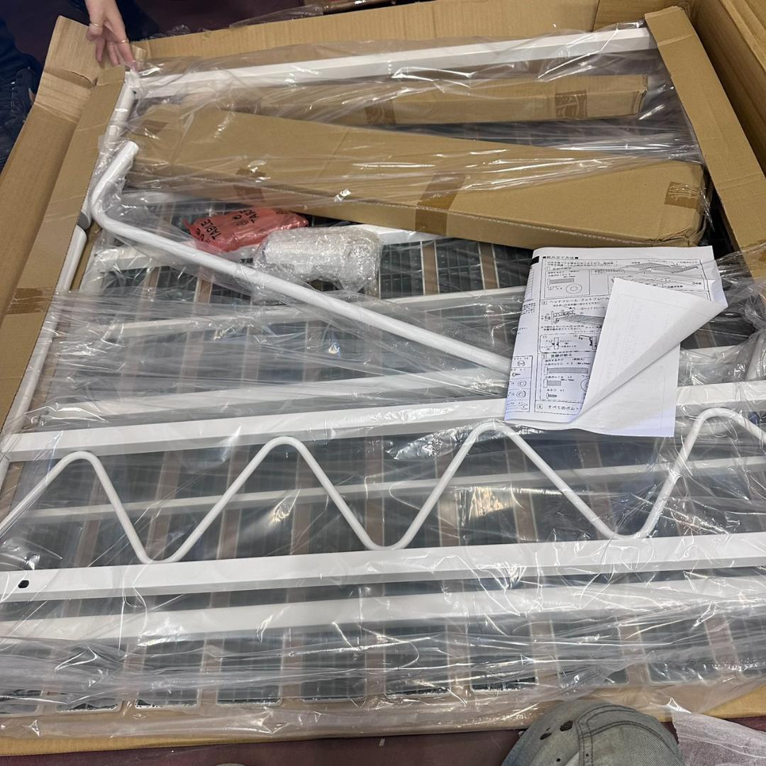 新品　未使用　　シングルべト　ブラック　コンセント付き　すのこベッド　ホワイト