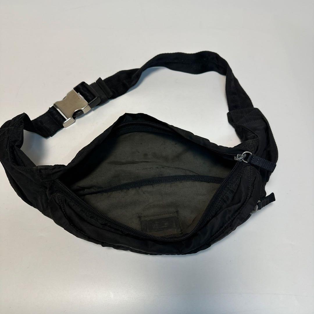 k52【美品】プラダ　三角ロゴ　ナイロンブラック　ウエストポーチボディバッグ.
