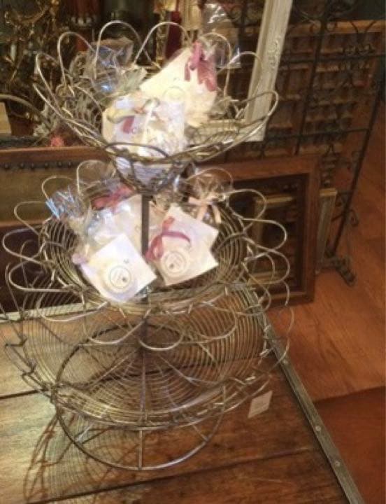 【20%OFF】新春セール♪フランス☆ワイヤーラック3段ラウンド型収納＊歪みあり