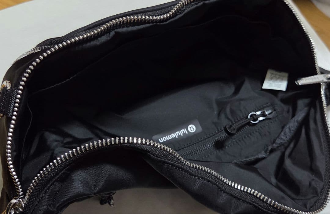 【新品未使用】lululemon Everywhere ボディ&ショルダーバッグ