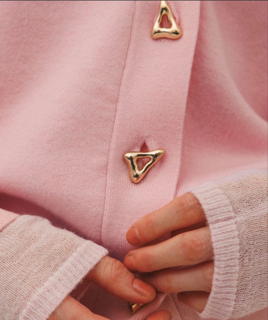 新品 アダムエロペ　トライアングルボタンミドルカーディガン　ブルー　長袖　ピンク