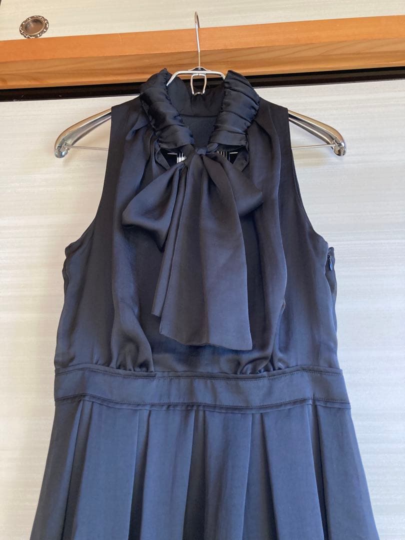 ウキエANAYI ノースリーブ ブラックドレス リボン付き