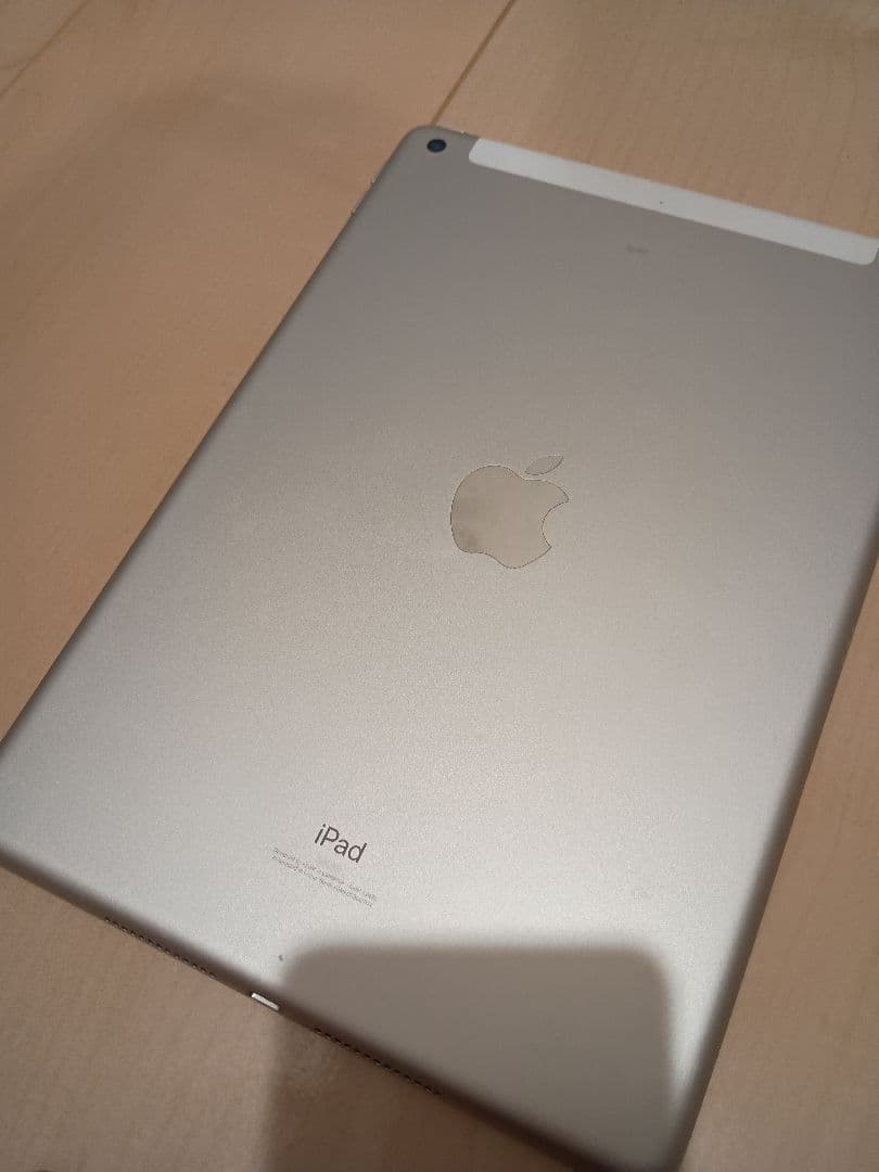 Apple iPad　第８世代 32G　セルラー　本体　SIMフリー