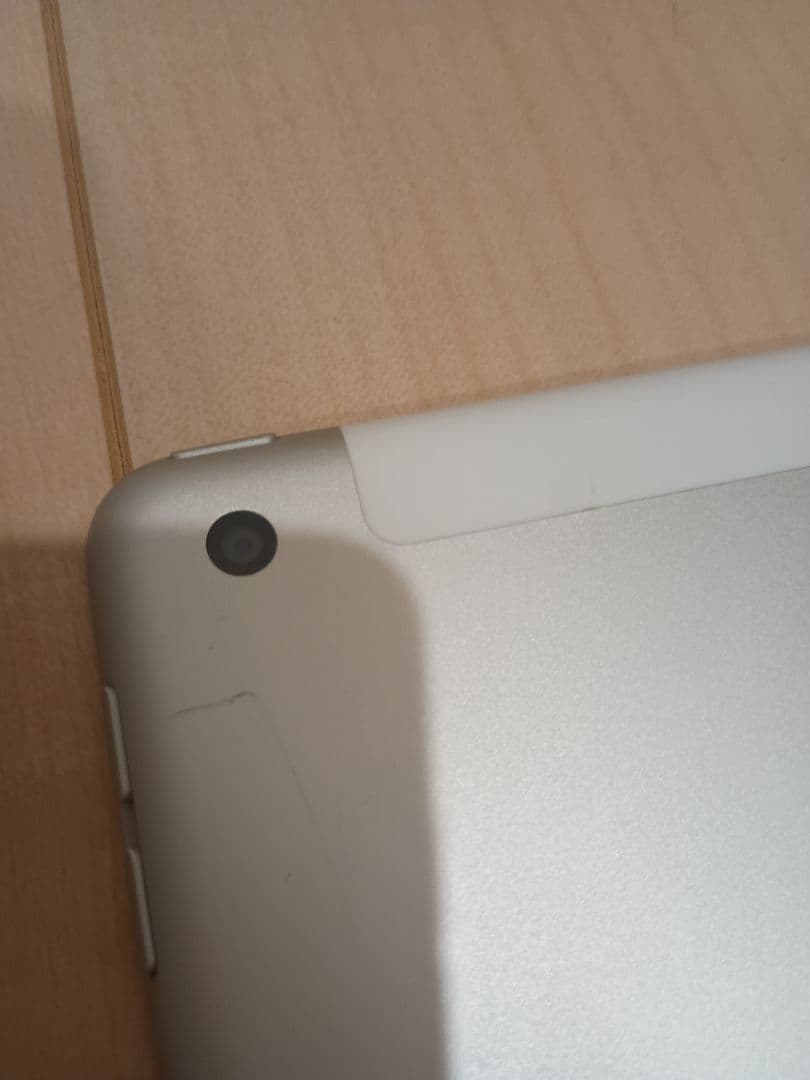 Apple iPad　第８世代 32G　セルラー　本体　SIMフリー