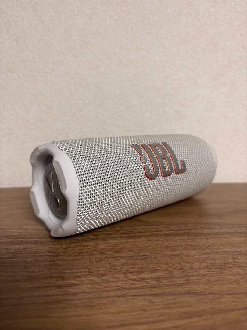 JBL FLIP 7/ストラップ・カラビナ付属/JBLFLIP7WHT