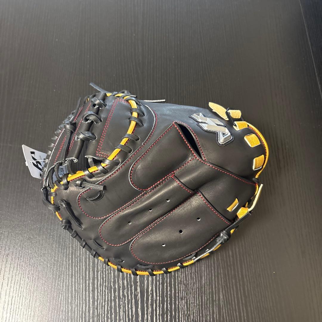 軟式ミット ブラック×ゴールド