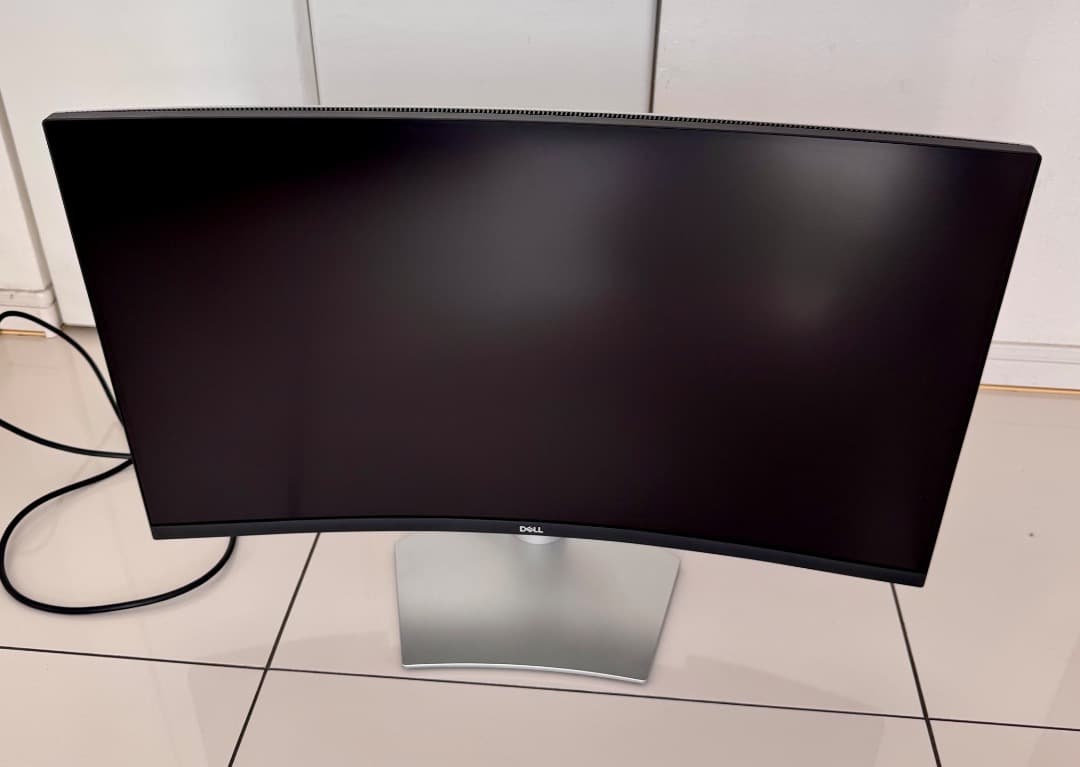 DELL 曲面モニター S3221QS