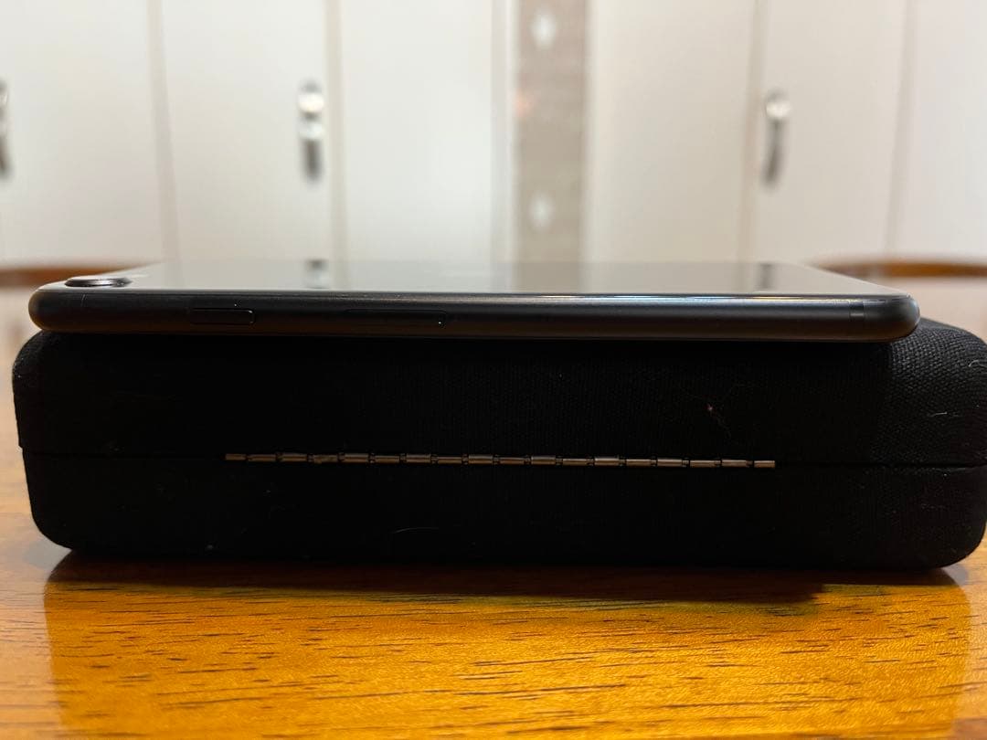 iPhone SE (第2世代) ブラック SIMフリーバッテリー88% 美品