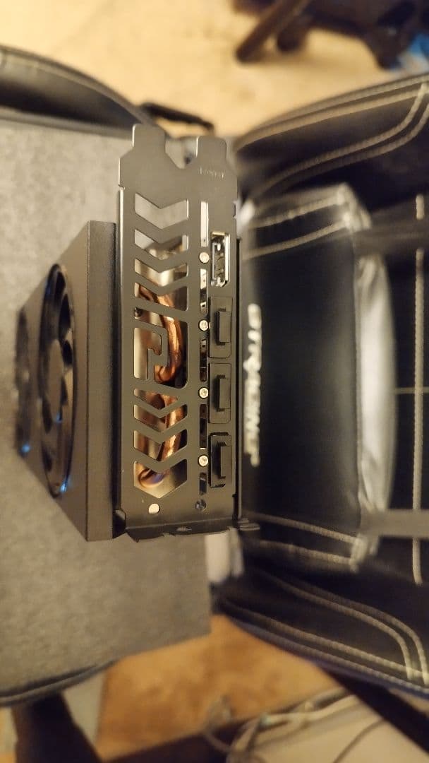 玄人志向 AMD RADEON RD-RX7700XT-E12GB/DF