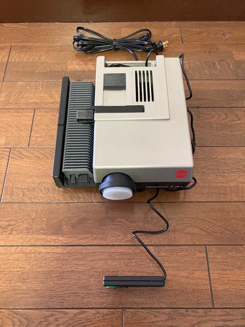 ☆ks☆ Leica PRADOVIT P 150 フィルムプロジェクター