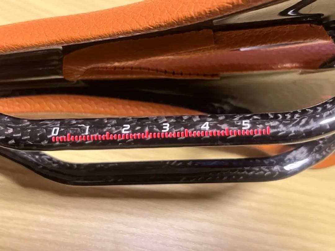 値下げ超軽量カーボンブラウンサドルとカーボンシートポストφ27.2セット