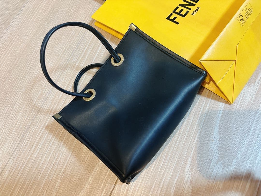 美品！早い者勝ち⭐︎FENDI 黒 レザーハンドバッグ　即購入可！