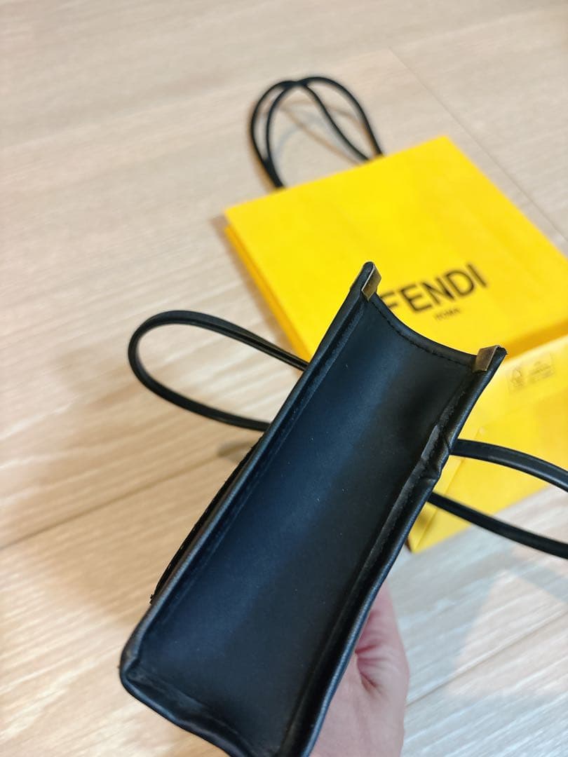 美品！早い者勝ち⭐︎FENDI 黒 レザーハンドバッグ　即購入可！